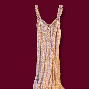 Very comfy if u are under 4’11 this dress with drag on the fooor